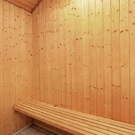 10 Person In By Traum *